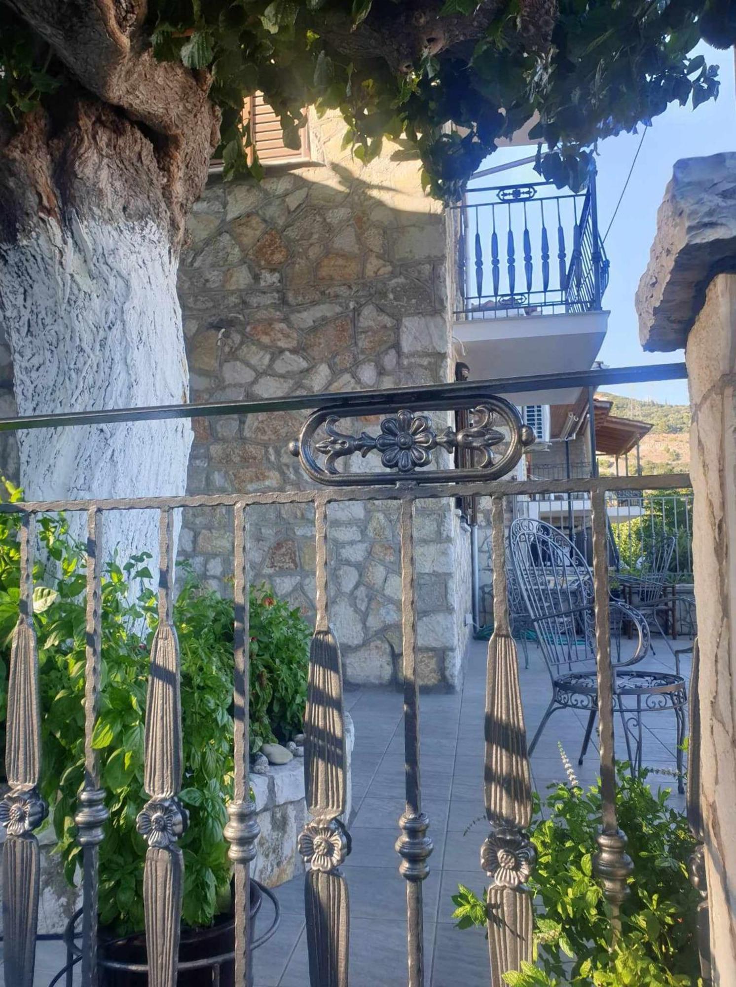 View By The Castle Nafpaktos Exterior foto