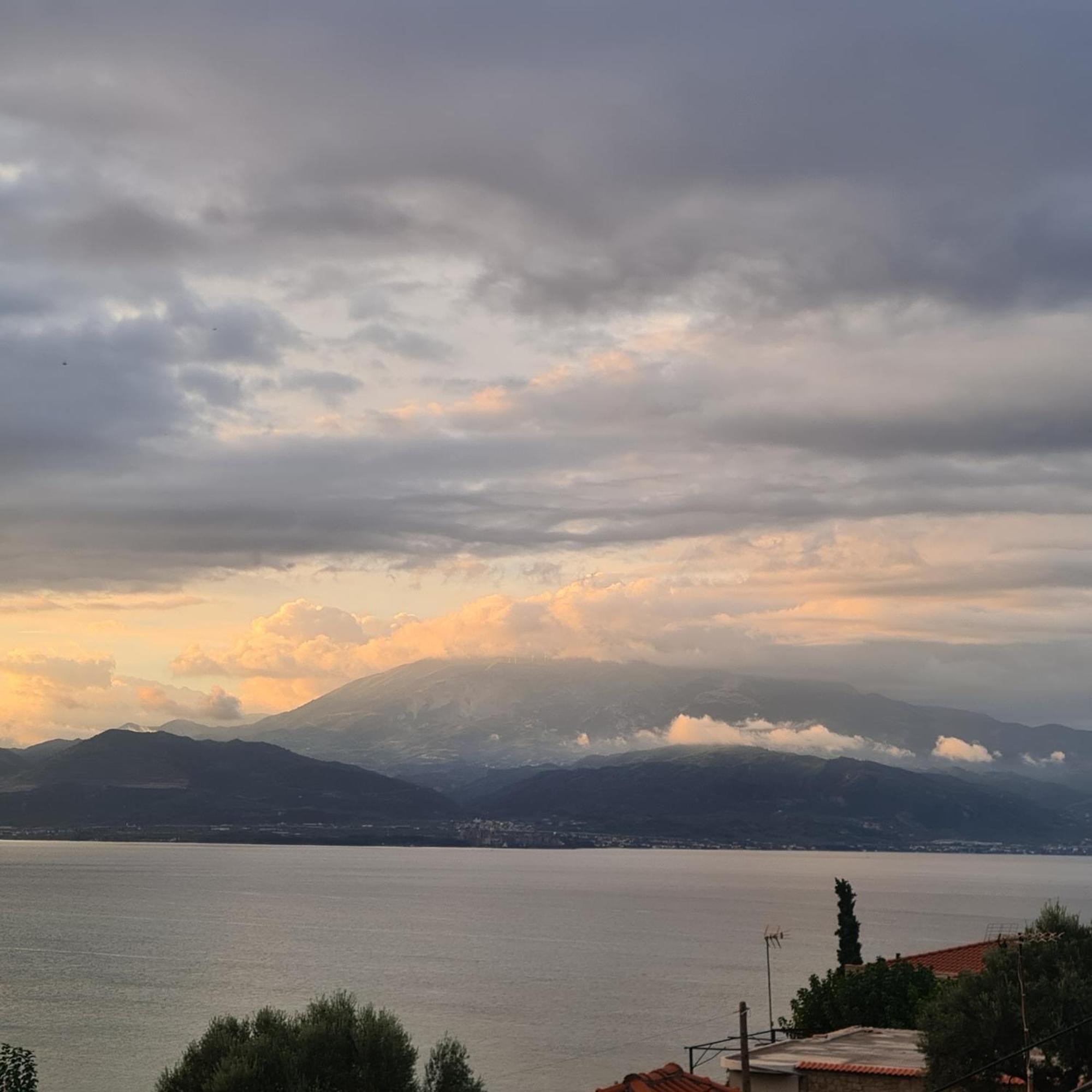 View By The Castle Nafpaktos Exterior foto